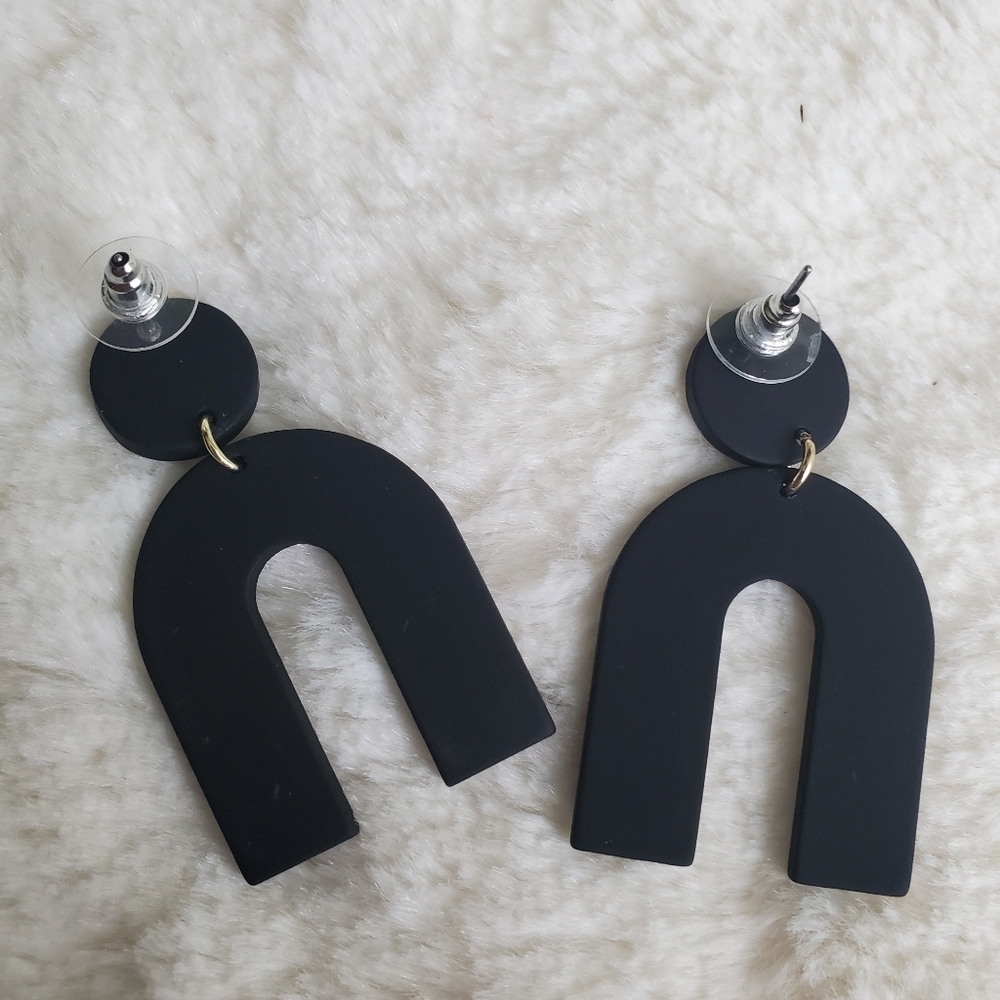 3 /$15 New Boutique Halloween Ghost Earrings - Picture 3 of 4